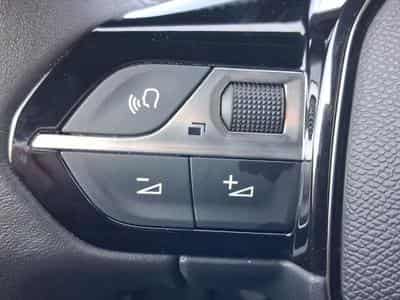 PEUGEOT 2008 1.2 100ch S&S Allure (2024) - Photo 12