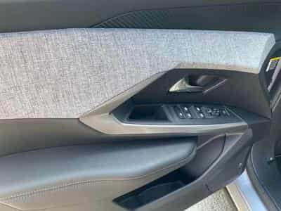 Peugeot 3008 Hybrid 136 e-DSC6 Allure JUSQU'A 48 MOIS GARANTIE (2025) - Foto 13