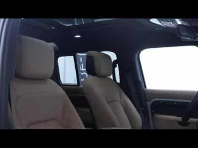 Land-Rover Defender 110 D250 X-Dynamic SE AWD Auto (2026) - Photo 11