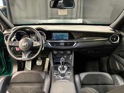 Alfa-Romeo Stelvio V6 Biturbo Quadrifoglio (2021) - Foto 14