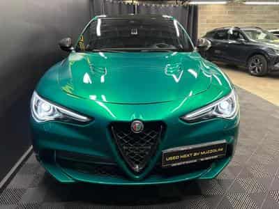Alfa-Romeo Stelvio V6 Biturbo Quadrifoglio (2021) - Foto 2