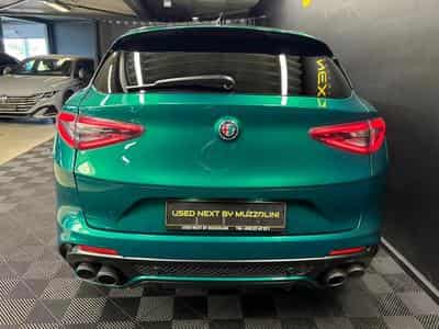 Alfa-Romeo Stelvio V6 Biturbo Quadrifoglio (2021) - Foto 3