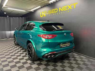 Alfa-Romeo Stelvio V6 Biturbo Quadrifoglio (2021) - Foto 5