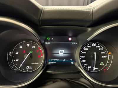 Alfa-Romeo Stelvio V6 Biturbo Quadrifoglio (2021) - Foto 9