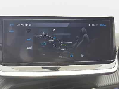 Peugeot 208 1.2 PureTech Hýbrid 110 E-DSC6 GT (2025) - Photo 12