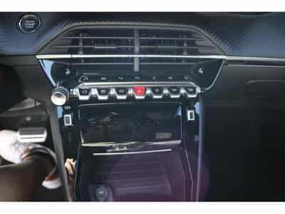 Peugeot 208 GT EAT8 (2023) - Photo 12