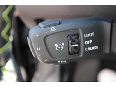 Peugeot 208 GT EAT8 (2023) - Photo 14