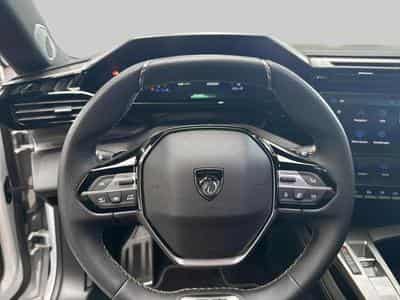 Peugeot 308 GT Hybride (2024) - Photo 9