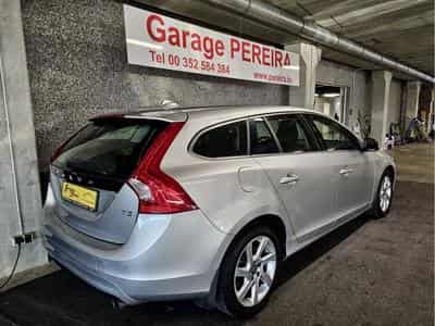 Volvo V60 T3 AUTO NAVI (2015) - Foto 2