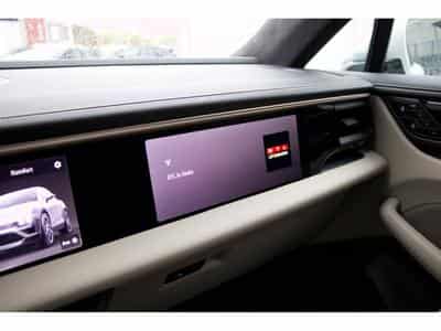 Porsche Macan Turbo (2025) - Photo 11