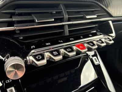PEUGEOT 2008 1.2 PureTech 130ch S&S GT (2022) - Photo 9