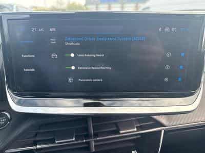 PEUGEOT 2008 1.2 Hybrid 145ch GT e-DCS6 (2025) - Photo 11