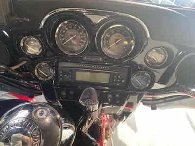 Harley-Davidson CVO Limited Limited Edition Ultra Classic Electra Glide / VP (2011) - Foto 14