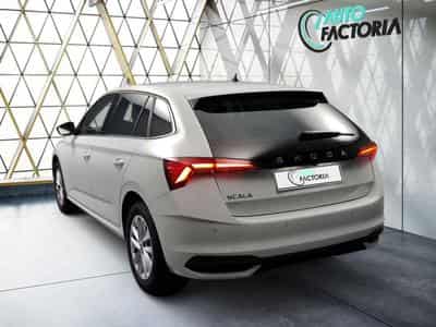Skoda Scala -36% 1.0 TSI 115cv+MIRRORLINK+CAM+LED+CLIM+Options (2025) - Foto 4