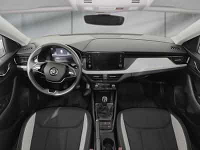 Skoda Scala -36% 1.0 TSI 115cv+MIRRORLINK+CAM+LED+CLIM+Options (2025) - Foto 6