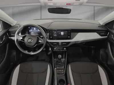 Skoda Scala -36% 1.0 TSI 115cv+MIRRORLINK+CAM+LED+CLIM+Options (2025) - Foto 6