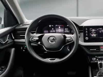 Skoda Scala -37% 1.0 TSI BVA 115cv +MIRRORLINK+CAM+LED+CLIM (2025) - Foto 9