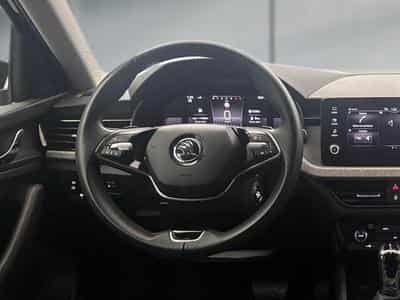 Skoda Scala -37% 1.0 TSI BVA 115cv +MIRRORLINK+CAM+LED+CLIM (2025) - Foto 9