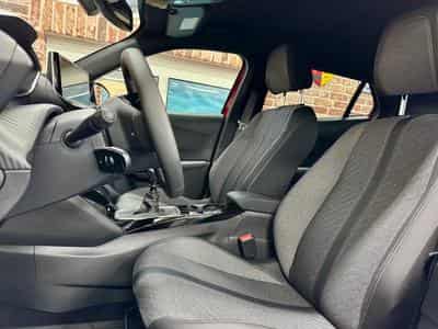 Peugeot 2008 2008 1.2 101cv ALLURE  Navi/camera/Jalu 17 (2024) - Foto 5