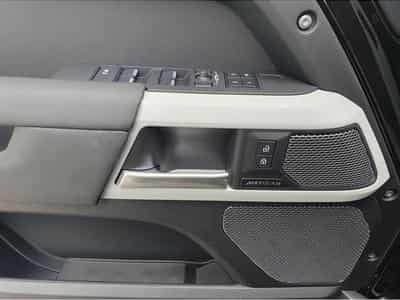 Land-Rover Defender (2025) - Photo 14