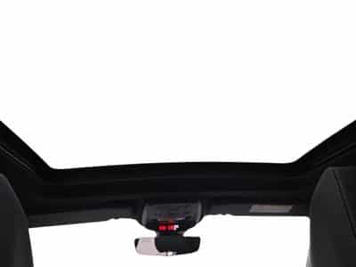 PEUGEOT 2008 e-2008 136ch GT (2023) - Photo 10