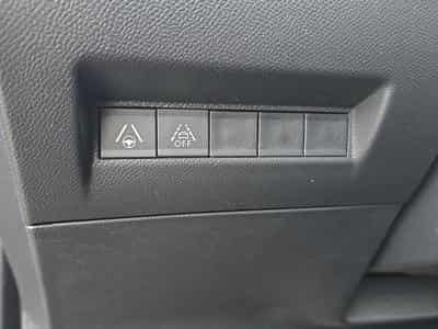 PEUGEOT 2008 e-2008 136ch GT (2023) - Photo 11