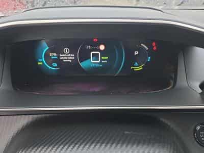 PEUGEOT 2008 e-2008 136ch GT (2023) - Photo 2