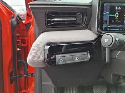 Nissan Micra 52kWh EVOLVE (2025) - Photo 11