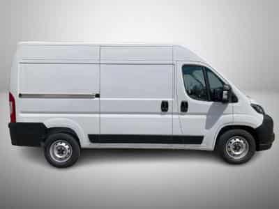 Peugeot Boxer 2.2 BlueHDI EAT8 140 L2H2 335 (2026) - Foto 4