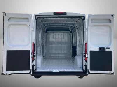 Peugeot Boxer 2.2 BlueHDI EAT8 140 L2H2 335 (2026) - Foto 9