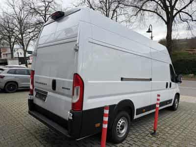 Peugeot Boxer 2.2 BlueHDI EAT8 190 L4H3 335 (2026) - Foto 6