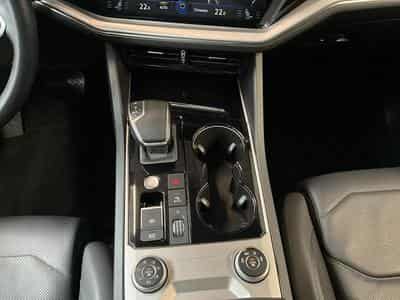 VW Touareg Elegance+V6+4M+Pano+AHK+Luft (2023) - Foto 12