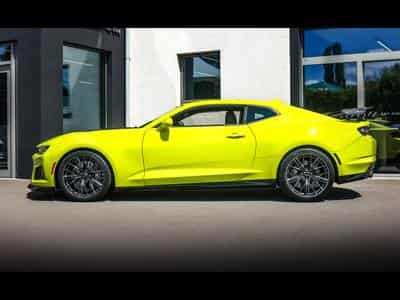 Chevrolet Camaro ZL1 6.2 V8 RWD - MANUAL 6 – SHOCK YELLOW (2020) - Photo 2