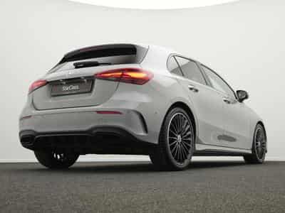 Mercedes A 200 AMG-Line Kamera+Night+19"+Ambi+MBUX (2025) - Foto 9