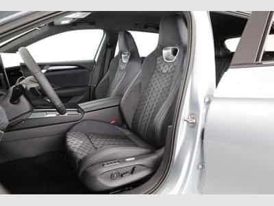 VW Passat Variant 2.0 TDI 142 kW 4Motion R-Line (2026) - Photo 9