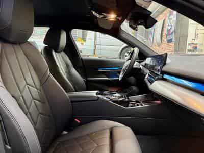 BMW i5 i5 M60 601cv Auto xDrive (2024) - Photo 8