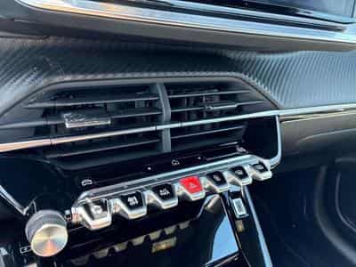 PEUGEOT 208 1.2 Hybrid 100ch GT e-DCS6 (2024) - Photo 9