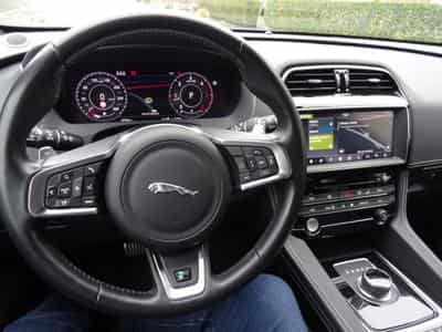 Jaguar F-Pace 2.0 d R-Sport 241CV (2020) - Photo 6