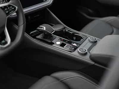 VW Touareg R-Line (2024) - Photo 10