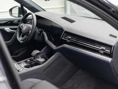 VW Touareg R-Line (2024) - Photo 8