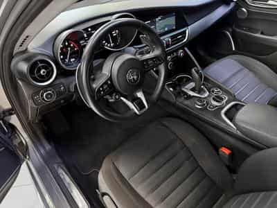 Alfa-Romeo Giulia 2.0 Turbo AT8 Super (2022) - Foto 10