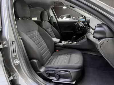 Alfa-Romeo Giulia 2.0 Turbo AT8 Super (2022) - Foto 12