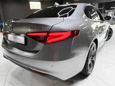 Alfa-Romeo Giulia 2.0 Turbo AT8 Super (2022) - Foto 15