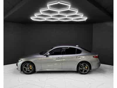 Alfa-Romeo Giulia 2.0 Turbo AT8 Super (2022) - Foto 2