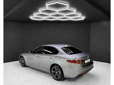 Alfa-Romeo Giulia 2.0 Turbo AT8 Super (2022) - Foto 3