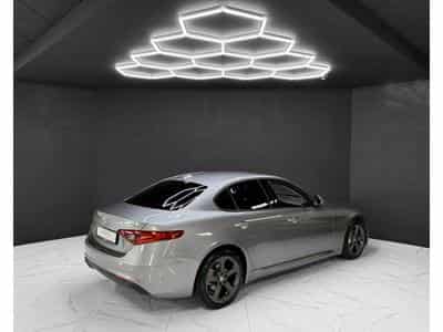 Alfa-Romeo Giulia 2.0 Turbo AT8 Super (2022) - Foto 5