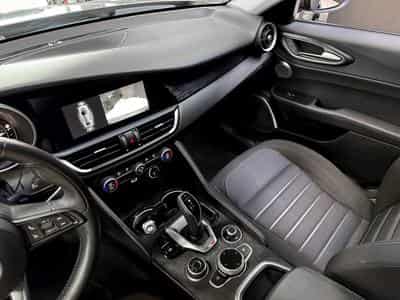 Alfa-Romeo Giulia 2.0 Turbo AT8 Super (2022) - Foto 9