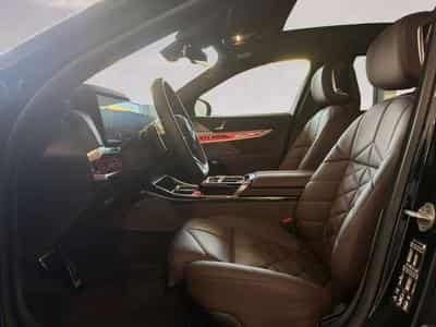 BMW 740 d xDrive DAB Aktivlenkung RFK (2025) - Foto 4