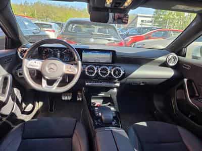 Mercedes A 200 BERLINE DCT AMG-LINE 163CV Essence (2023) - Photo 11