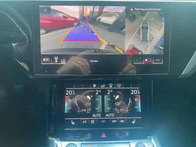 Audi e-tron Q8 e-tron 50 quattro S line (2020) - Photo 13